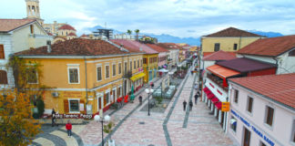 Rikostruktohet sheshi para gjimnazit më të njohur të Shkodrës