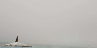 FOTOT/ Bora mbulon plazhin e Dhërmiut, pamje përrallore që nuk duhet t’i humbisni