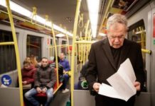 ‘Leksioni’ i presidentit të Austrisë, udhëton me transport publik