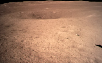 Publikohet FOTO e parë e “anës së errët” të Hënës