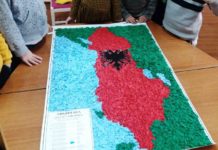 Fëmijët e kopshteve realizojnë hartën e Shqipërisë me materiale të riciklueshme
