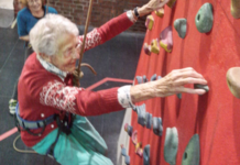 99-vjeçarja thyen rekordin botëror, ngjit murin 6 metra të lartë