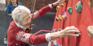 99-vjeçarja thyen rekordin botëror, ngjit murin 6 metra të lartë