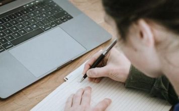 Të shkruarit me laps apo tastierë, ja cila është më mirë për trurin