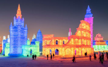 FOTOT/ Qytete prej akulli dhe bore, hapet festivali më i madh botëror