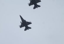 VIDEO/ Avionët e NATO-s, spektakël mbi Tiranë