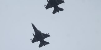 VIDEO/ Avionët e NATO-s, spektakël mbi Tiranë