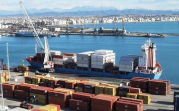 “Gjallërohet” tregtia nga ajri e deti / INSTAT: Rritet edhe numri i pasagjerëve