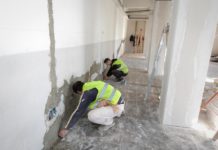 Frymëzuese/ Njihuni me Flaudion, studentin nga Skrapari që në fundjavë punon në ndërtim