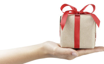 Studim/ Më shumë zgjat lumturia tek ata që japin sesa tek ata që marrin