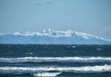 FOTOT magjike/ Malet me borë në Himarë duken si një dallgë gjigande nga brigjet italiane