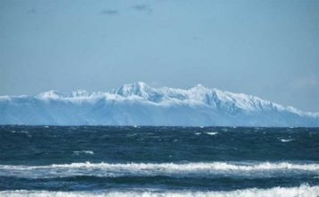 FOTOT magjike/ Malet me borë në Himarë duken si një dallgë gjigande nga brigjet italiane