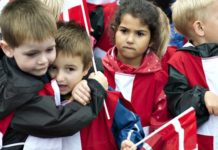 Pse janë populli më i lumtur? Përqafimi, lëndë shkollore në Danimarkë