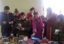 Shpërndahen 15 mijë libra për bibliotekat e shkollave të Elbasanit