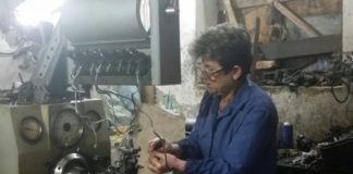 VIDEO frymëzuese/ Njihuni me Agimen, gruaja nga Elbasani që punon si mekanike