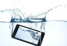 Ja si të veproni nëse ju bie celulari në ujë