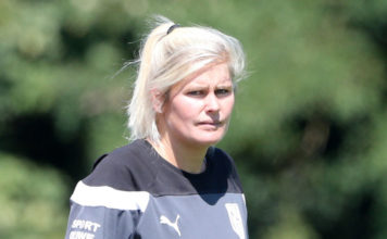 Njihuni me trajneren e parë femër që drejton një ekip meshkujsh