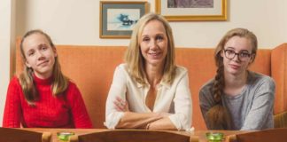 Pse lexoj me zë të lartë për fëmijët e mi adoleshentë