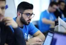 VIDEO/ Studenti shqiptar në gjurmët e shkencës, programon pasqyrën e mençur