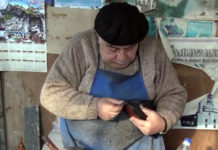Usta Adushi, këpucari 72 vjeçar që gjen kënaqësi në profesionin e tij