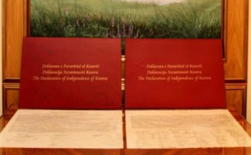 Deklarata e Pavarësisë që u vendos sot në 7 qytete të Kosovës