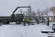 Forcat e Armatosura të Shqipërisë po vazhdojnë punën për ndërtimin e urës në Voskopojë