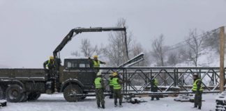 Forcat e Armatosura të Shqipërisë po vazhdojnë punën për ndërtimin e urës në Voskopojë