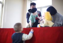 Argëtim dhe dhurata për fëmijët në Spitalin Pediatrik