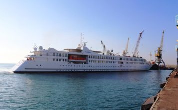 “E bukura e Adriatikut” hap sezonin e kroçerave, vijnë turistët e parë në Durrës