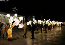 Festa e veçantë në sheshin Skënderbej; spektakël, muzikë dhe drita