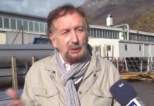 Biznesmeni paguan shkollën e fëmijëve të punëtorëve