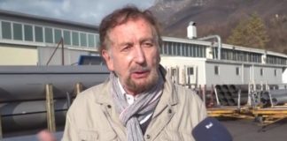 Biznesmeni paguan shkollën e fëmijëve të punëtorëve