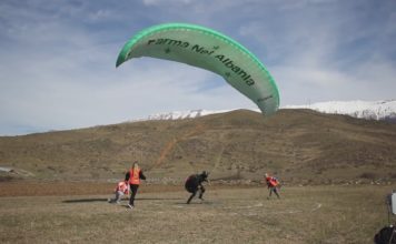 Nis kampionati i tetë i fluturimeve nga ajri në Gjirokastër