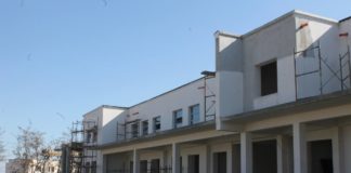 Pranë përfundimit shkolla 9-vjeçare në Patos, do jetë gati për vitin e ri akademik