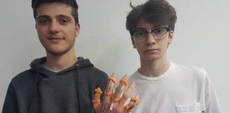 Shpiket pajisja që ndihmon shurdh-memecët të komunikojnë