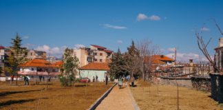 Korçë, rehabilitim lagjeve brenda qytetit, 4000 m2 kthehen në lulishte