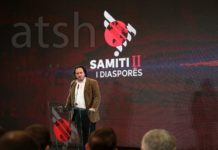 Violinisti që na bën krenar në mbarë botën: Prindër, mësojuni shqipen fëmijëve