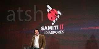 Violinisti që na bën krenar në mbarë botën: Prindër, mësojuni shqipen fëmijëve