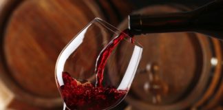 Si të zgjedhim një verë të mirë, kur s’kemi shumë para