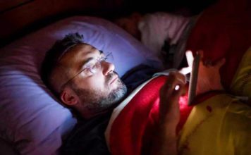 Punoni në kompjuter apo përdorni shumë telefonin? Mbroni sytë dhe trurin me këto 3 ushqime