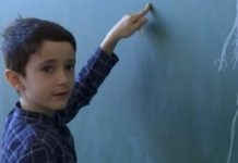 VIDEO/ Njihuni me 8 vjeçarin shqiptar, testet e të cilit vënë në vështirësi edhe mësuesit