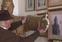 VIDEO/ Në punishten e “babait” të busteve të figurave të kombit