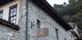 Berat, shtëpitë e vjetra kthehen në bujtina