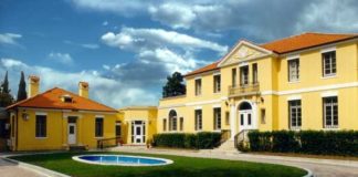 Ambasada Amerikane: Studentët shqiptarë, mundësi për të kaluar verën në Amerikë