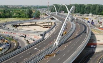 By Passi i Fierit/ Një korsi hapet para sezonit turistik