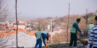 “18 ditë për 18 lagje”, qytetarët e Korçës i bashkohen fushatë së pastrimit të qytetit