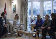 Rita Ora, projekt në Kosovë për gratë e dhunuara