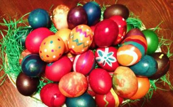 Ja si t’i ngjyrosni vezët e Pashkës pa kimikate