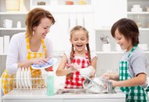 COVID-19/ 7 këshilla si të flasim me fëmijët