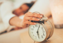 Pse duhet të zgjohemi me alarmin e parë?